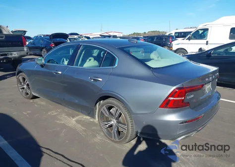 2021 Volvo S60 T5 Inscription z USA, uszkodzony, nr VIN 7JR102FL8MG092880